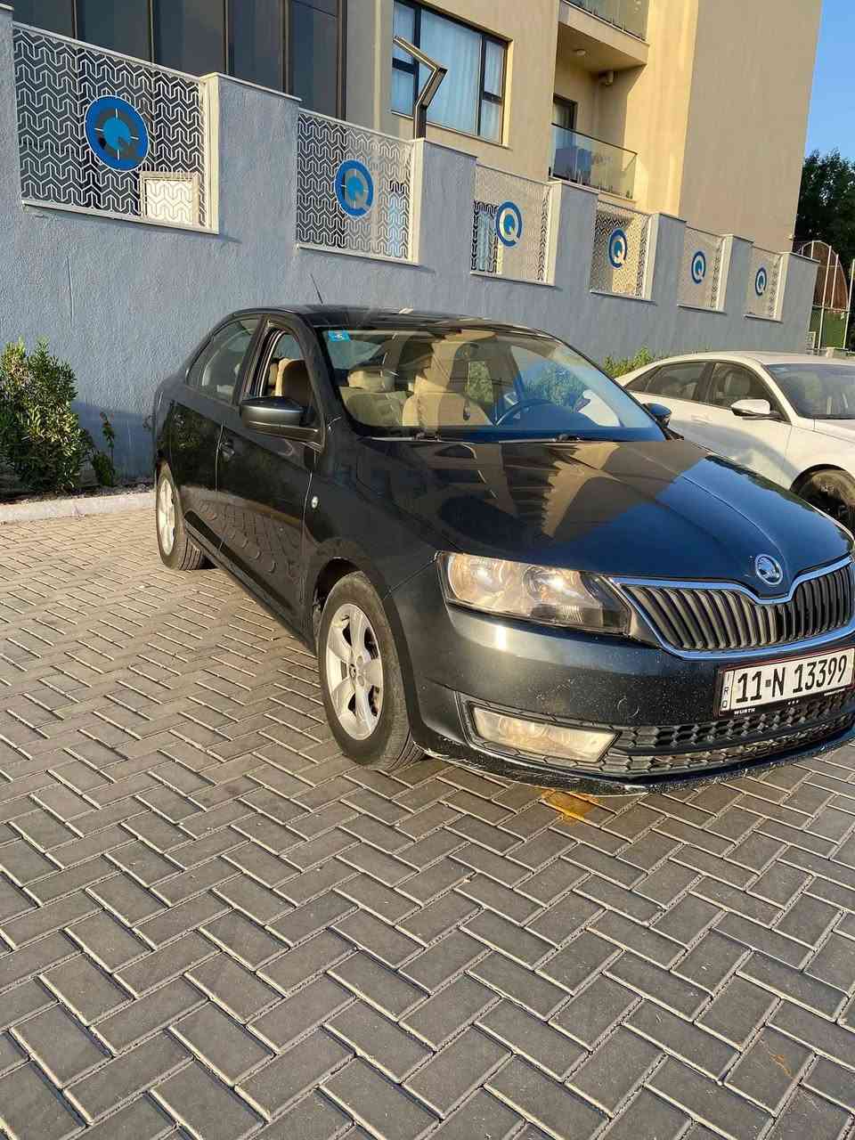 السلام عليكم 
سكودا رابيد ٢٠١٥  
مكينة ١٦٠٠ تنفس طبيعي 
رقم بغداد الجديد مكفولة من الحادث والصبغ 
مكينة وكير مكفولات شرط الفحص
السيارة بيها نواقص بسيطة 
السعر ٧٥ ورقة وبيها مجال بسيط 
الشراي يتصل مكاني بغداد حي الجهاد 
***********
