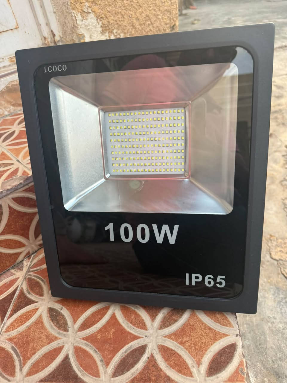 25 وياتوصيل

هذا كشاف ليد (LED Floodlight) خارجي بقوة 100 واط.
