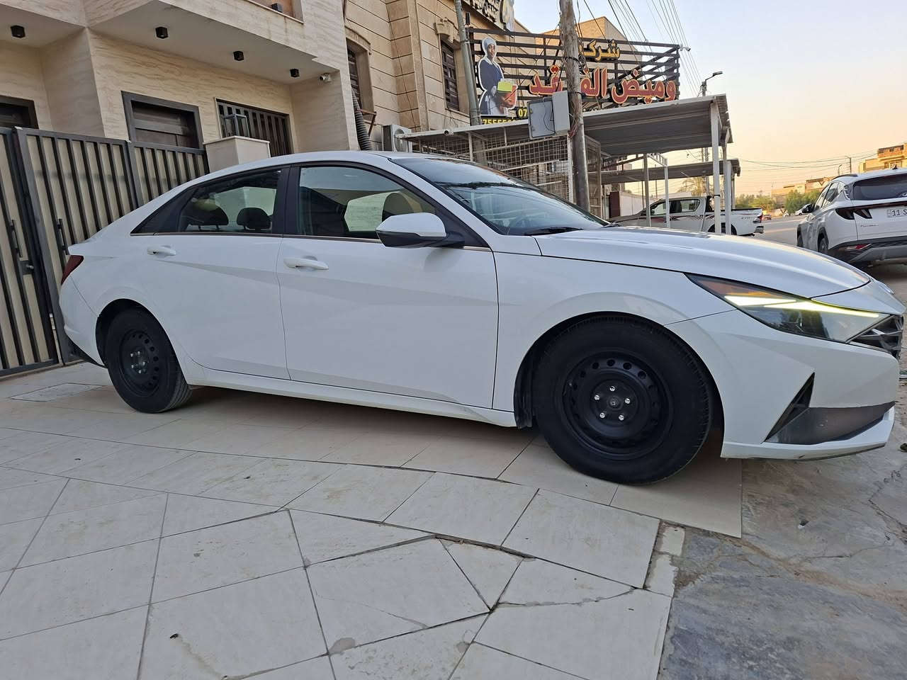 سلام عليكم ..
النترا 2021.. امريكي
ماشيه 165 الف m 
فول فتحة 
جاهزة من كلشي مكينة وكير وحدادية 
بأسمي رقم بابل
حادث خلفي.بدون ارباك 
جاملغ وجنطه   والجاملغ الخلفي بارد 
والقماره اجة بيه فابلون اسود من امريكا  شلعته صار صفار بي
117 مجاله بسيط مكاني بابل 
***********

