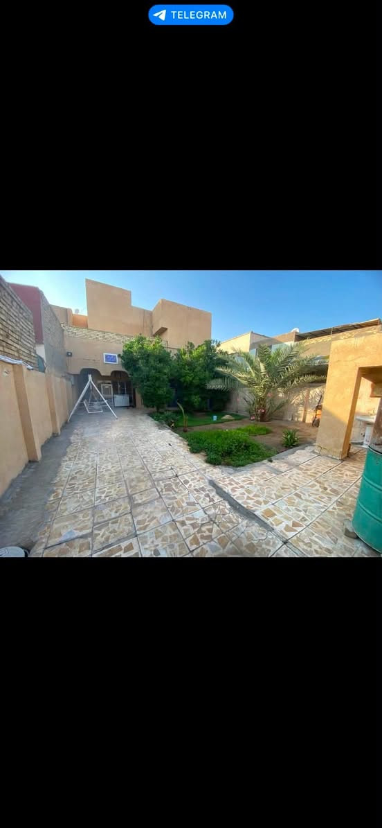 السلام عليكم
بيت في كربلاء حي العامل المنطقه الخامسه قرب مركز الوافدين وقرب ملعب الشباب المساحه250متر  ،كراج وحديقه 100متر ،وتحت البناء 150متر، الطابق الارضي غرفه نوم عدد 1 وصاله واستقبال ومطبخ وملحقات الطابق الاول ثلاث غرف وحده بيهن نظام سويت وبالكون وصاله السعر 330مليون وبي مجال بسيط للتواصل***********
