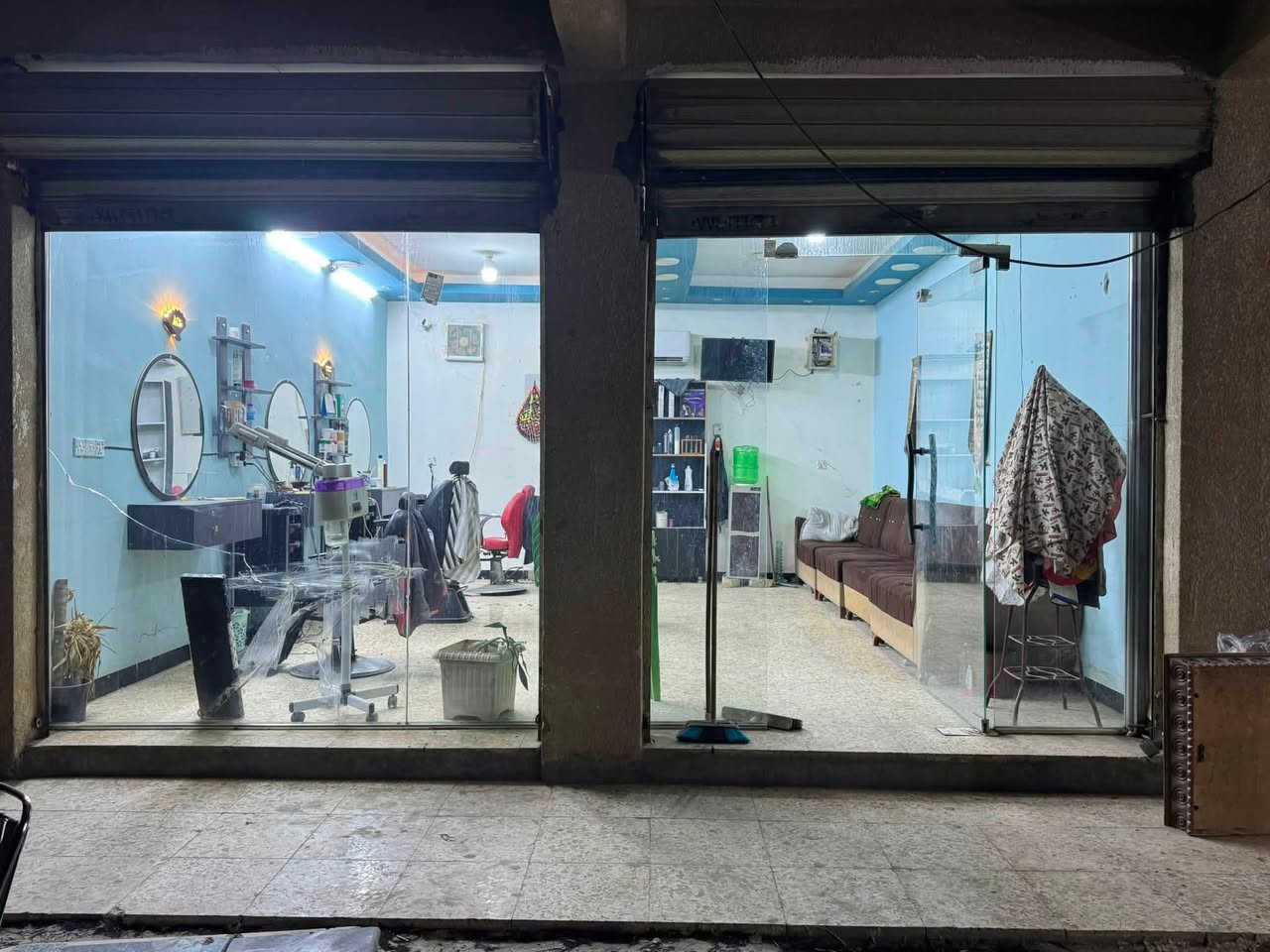 المحل بحاجه الى حلاقين 2/
العنوان بابل مشروع المسيب تحديداً  ناحيه تونس في منتصف السوق المحل شغال نهار مع ليل 
لتواصل واتساب ***********
