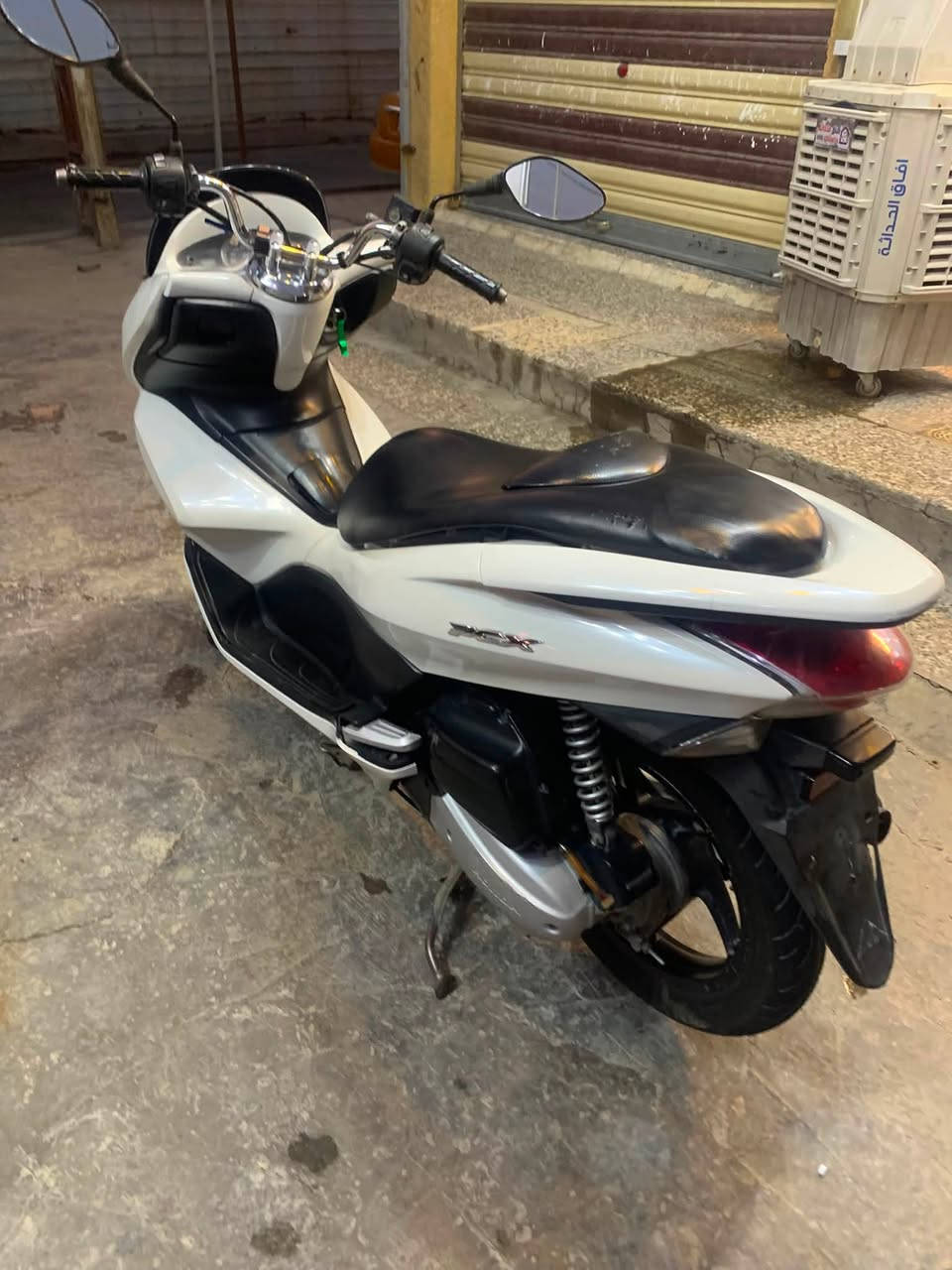 السلام عليكم pcx جيل اول موديل ٢٠١٦ ياباني
دراجه نضيفه كلش شوفت عينكم مثل ما موضح بلفيديو 
تجي تكلب وتدلل السعر ١٢٥٠ مليون وربع للاستفسار *********** مكاني بغداد العبيدي

