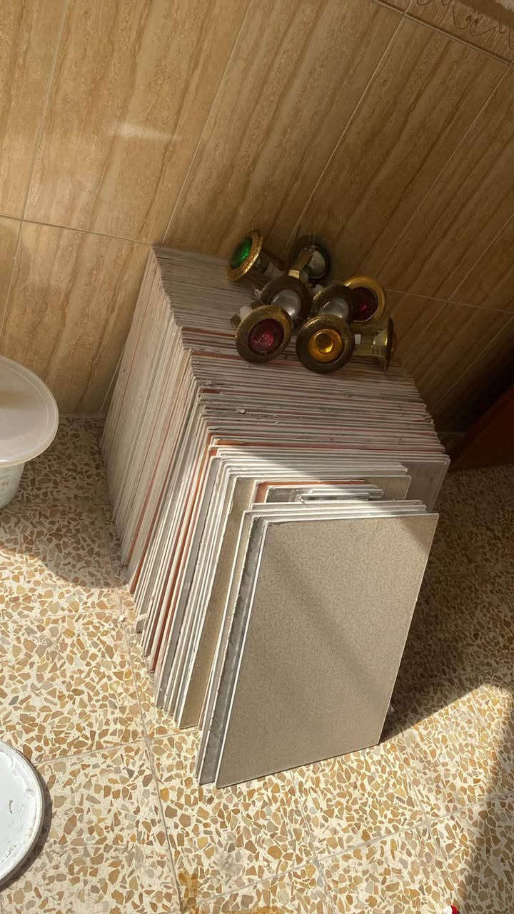 مربعات سقف • ٧٥ قطعة • براكيتات ٨