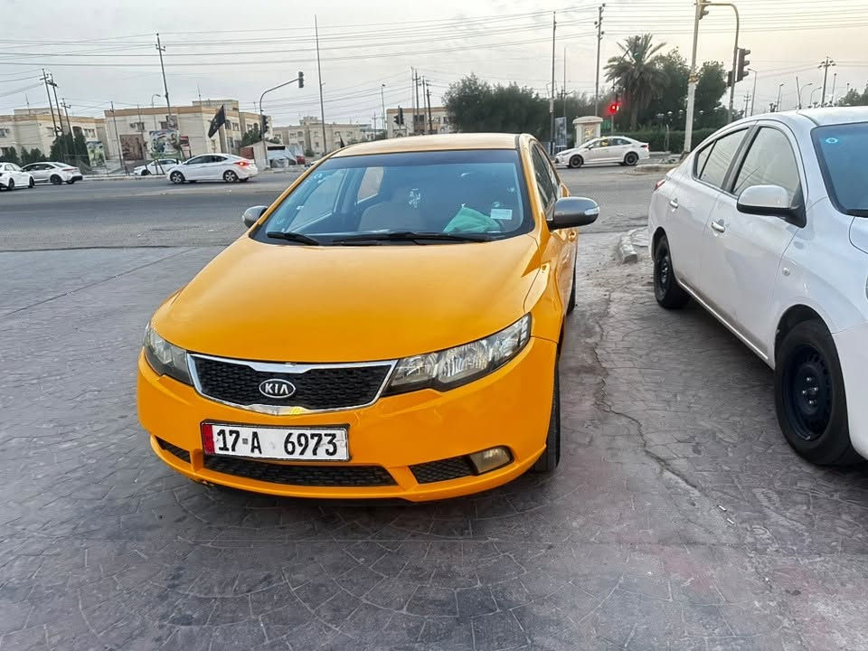 كيا سيراتو 12
مكفوله ضربه قويه 
محرك جديد
كير جديد
تبريد ثلج
حداديه نص 
دوشمه جديده نحله
فرشه جلد جديده
طخم تاير قبل سبوع شاده 
مصفره هيئه غرامات 
سياره جاهزه اللشغل
رقم مثنى مداور ثاني يوم بسمي
مكانه ناصريه 
ستفسار
 ***********
