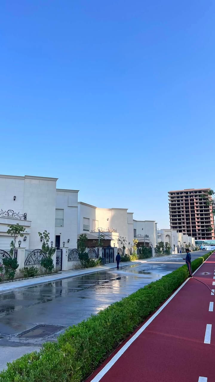 تتوفر فلل للبيع في مجمع الود السكني 🏡✨
📐 المساحات المتوفرة:
▪️ 300 متر — تحتوي على 5 غرف نوم
▪️ 200 متر — تحتوي على 4 غرف نوم

✅ جاهزات للسكن الفوري
🌳 مجمع راقٍ يمتاز بالمساحات الخضراء الواسعة
🏘️ خدمات متكاملة توفر لكم الراحة والرفاهية

فرصة مميزة للسكن والاستثمار في موقع راقٍ ومجمع متكامل الخدمات.

📞 للاستفسار والتواصل:
***********
***********

