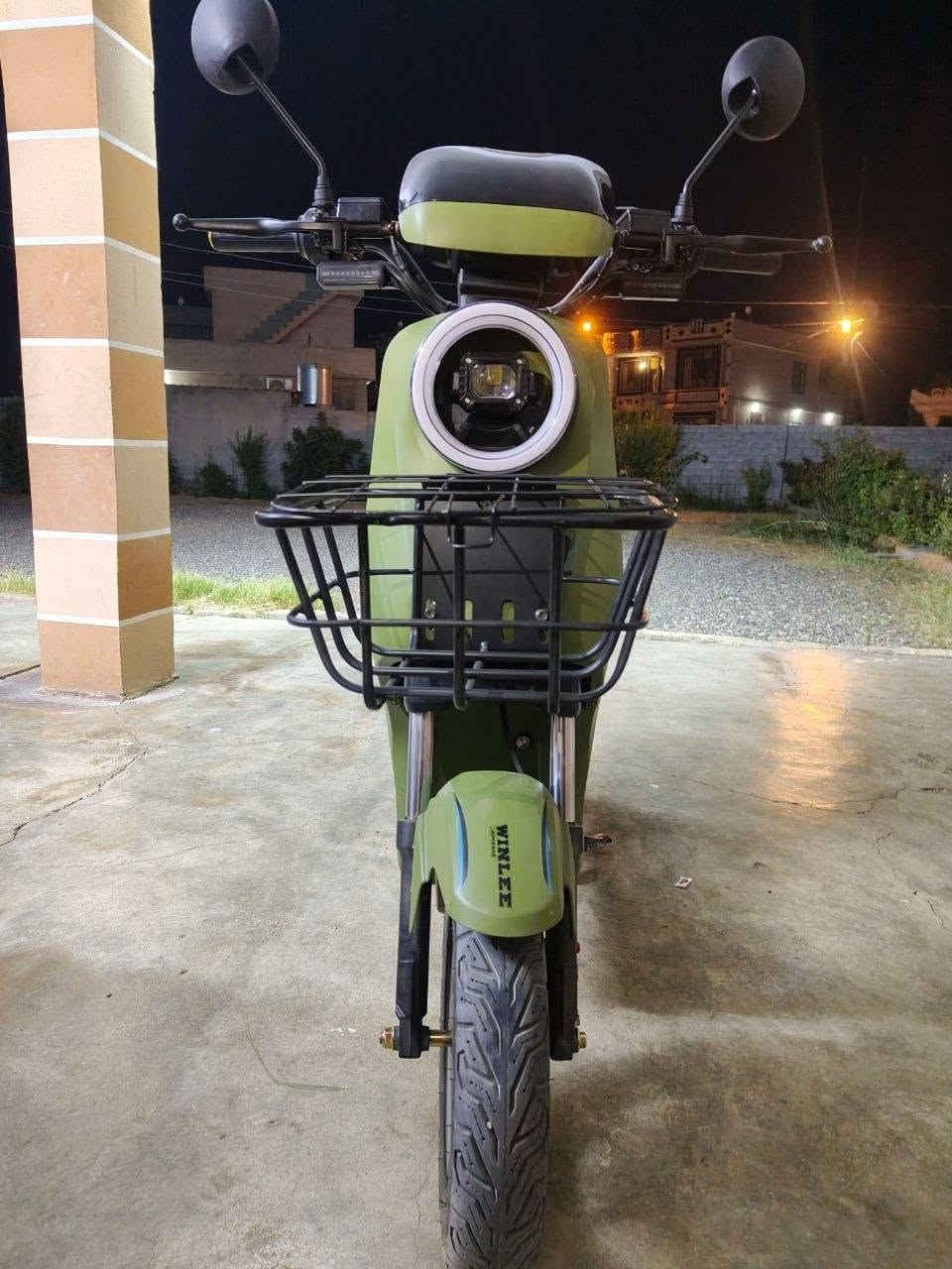 السلام عليكم موطور شحن R9 الون المميز الزيتوني موطور فول موصفات موطر كلشي بي شغال وجديد وفول مواصفات دبلاشاير ولايت ابيض تريد الوان تريدو الوان وضو خمس بطاريات كل بطاريه32 انبير لون البطاريات حمر السعر600 وبي مجال الاتصال على رقم***********
