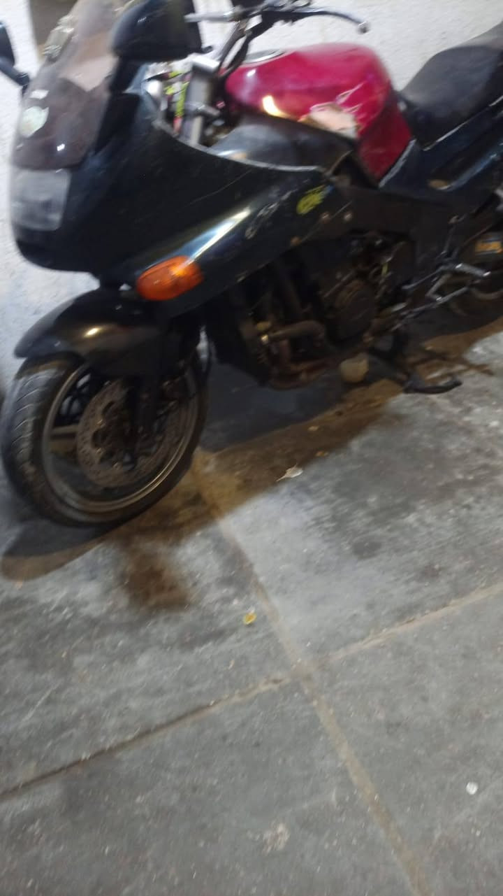 دراجه بطح كاوسكي ZZR محرك 1100 دراجه كفاله عامه محرك ما مفتوح سرعه 320  عوزها صبق فقط السعر 19 بيهه مجال عنوان بصره ***********
