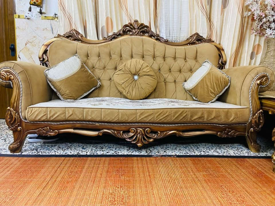 السلام عليكم تخم للبيع بغداد الصليخ تخم ١٠ كراسي ملكي ابو التاج زان تركي مع كوشات عدد ٨ استعمال قليل اخو الجديد قنفتين كبار و٤ كراسي للستفسار على هذا الرقم ***********
