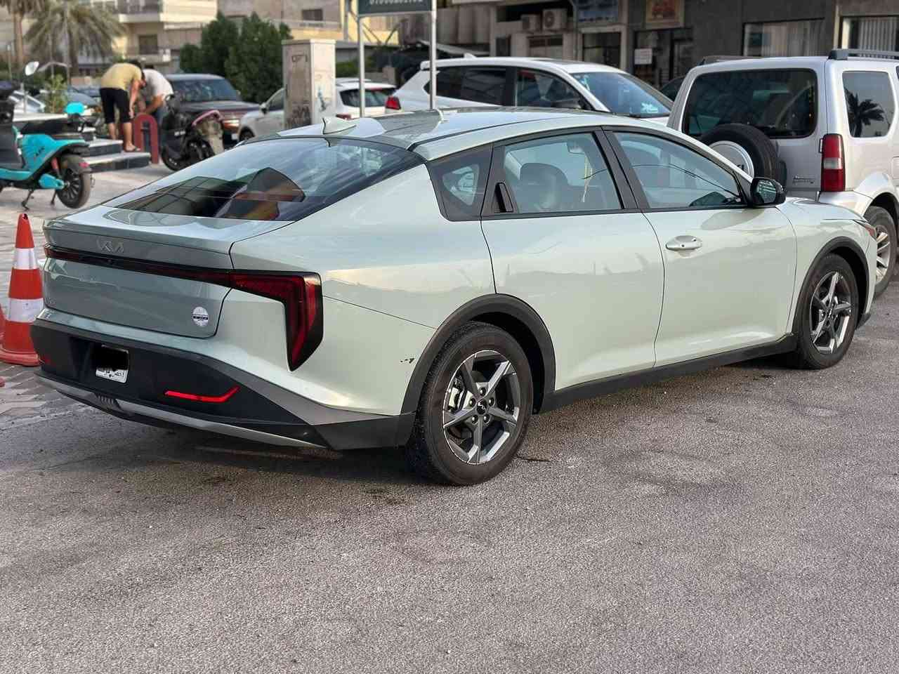 السلام عليكم K4 حرة اللون سموك ١٢٨ ورقة
مواصفات نص فول شاشة متصل ردادرات ٣٦٠ درجة بصمة تشغيل عن بعد ماشية ٢٠ الف دخول جديد بدون رقم حرة مدفوع كمرك ومصلح كامل ضرر السيارة جاملغ مصبوغ وبنيد مبدل الباقي ليبل واحد مكانها بغداد الدورة 
***********
