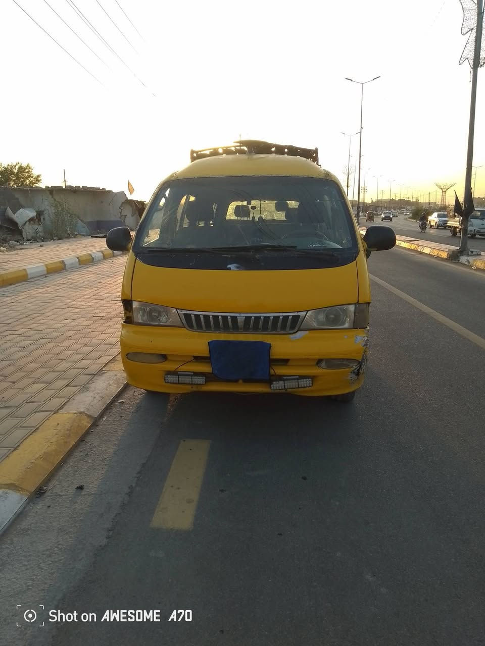 سلام عليكم بريجو شبوط 14موديل 2000مكينه وكير وكسن مكفولات تخم تأير نص عمر غرامه عليهة 300مرور و400هيئه ينزل من سعرهة الغرامات رقم الماني نجف راعيهة موجود شرط مداور السعر 50العنوان كربلاء ***********
