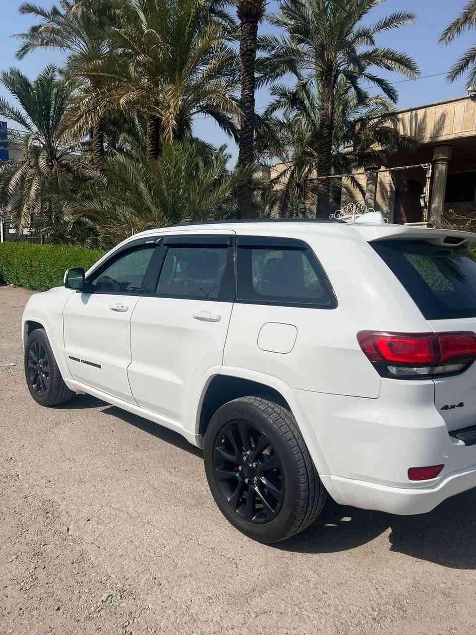 سلام عليكم شباب جيب بلاك توب موديل 2018 بدون ارباك ماشيه قليل 60 السيارة جديدة ونظيفة جدا السعر 215 وبيها مجال مدينة الصدر ***********
