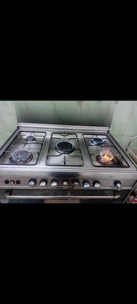 طباخ للبيع السعر ١٢٥نظيف شغال كامل نوع مصري يونفيرسال مكانه زعفرانية07...