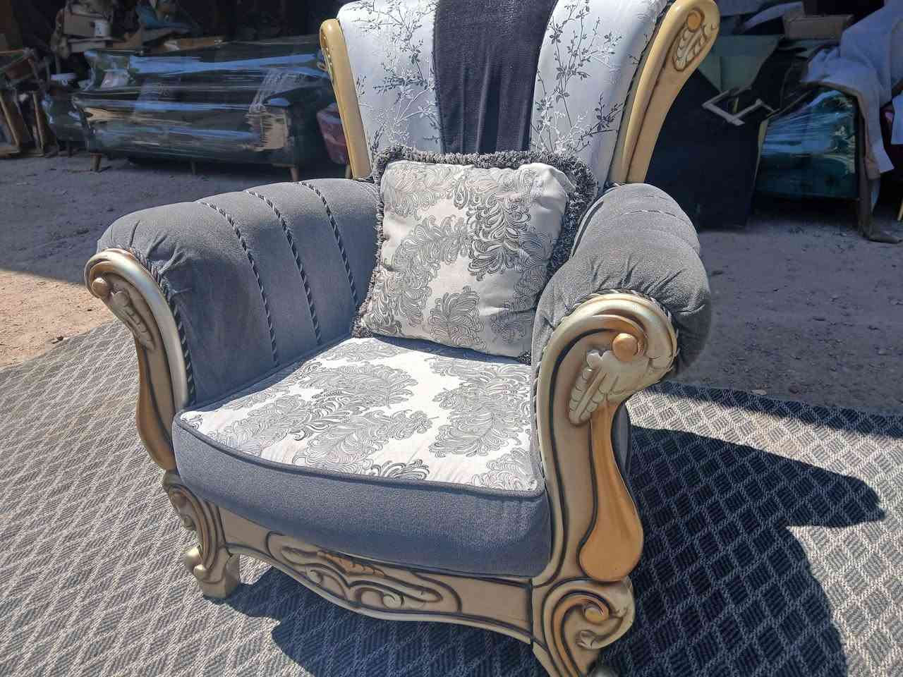 تخم ٧ مقاعد باله مستخدم ملكي خشب زان تركي مع طبله وسطيه نظيف جدا جدا للاستفسار *********** بغداد البلديات
