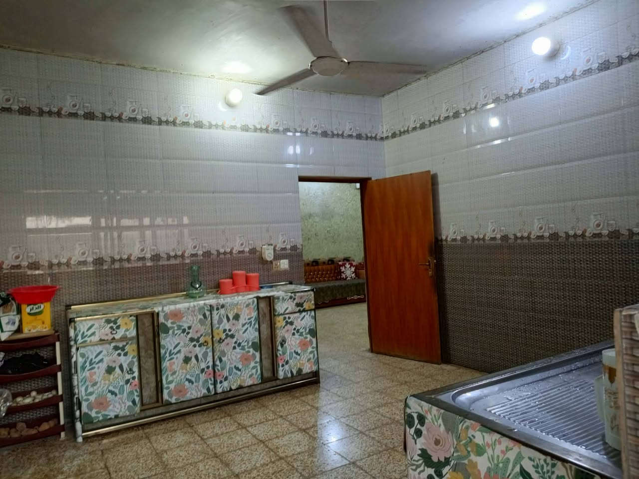 بيت للبيع
مساحة ٢٢٠ يحتوي على 
كراج  و مطبخ و هول واستقبال وغرفتين نوم ومجمع صحيات داخلية وصحيات خارجية  
المكان / عنانة الفرع المقابل لمجمع المصطفى 
السعر / 60 وقابل للتفاوض
للاستفسار / ***********
