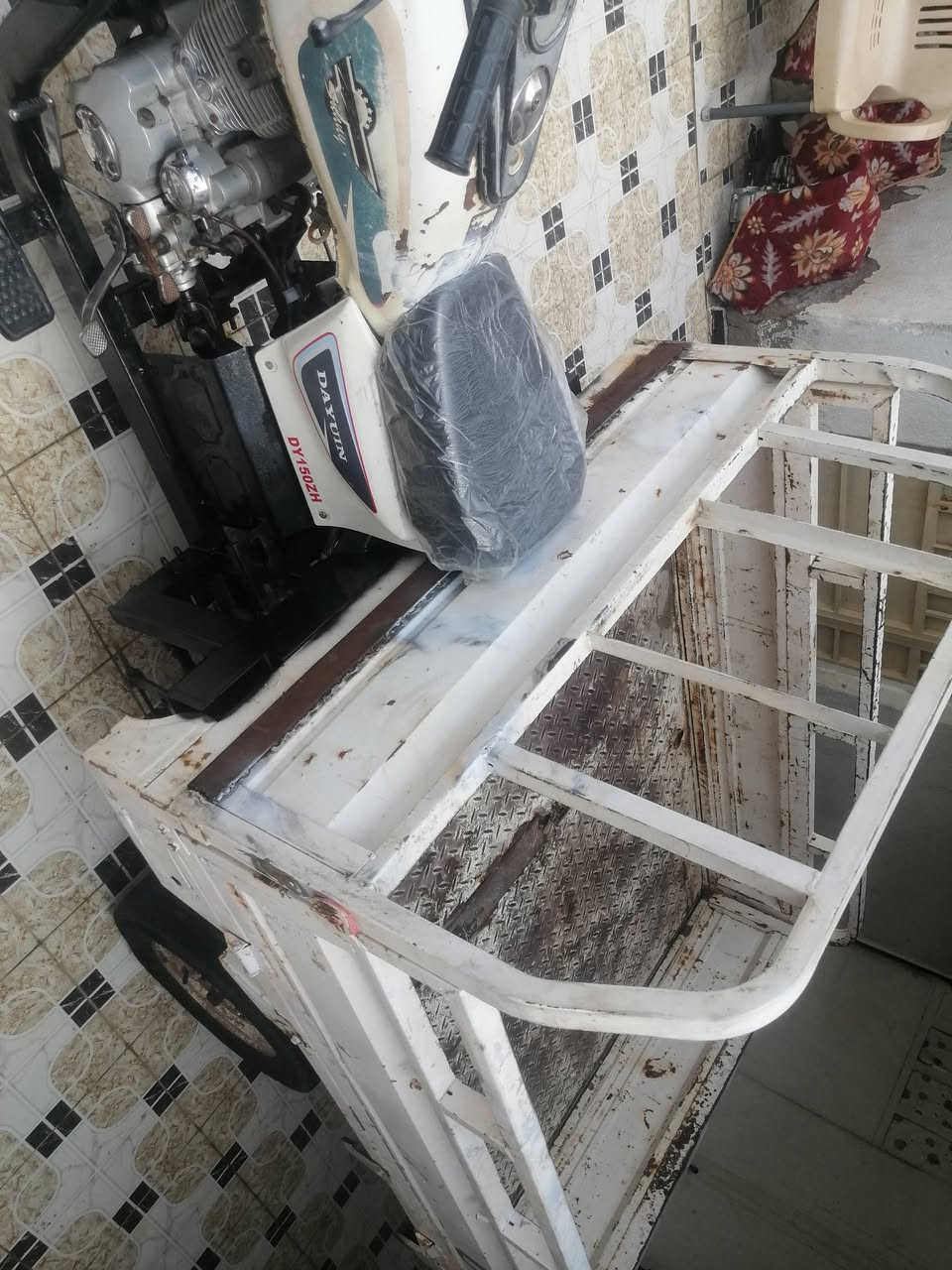 ١٣ أوراق كامله مكينه ٢٢ مفتوحه بوش باتري جديد صوندات صبغ شاصي تايرات جدد دراجه مكفوله  مكاني الشطره ***********
