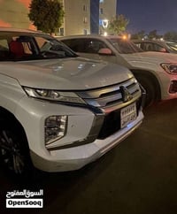اللي يدور سيارة عائلية 7 راكب ياباني اصلي بسعر مناسب باجيرو سبورت مودي...