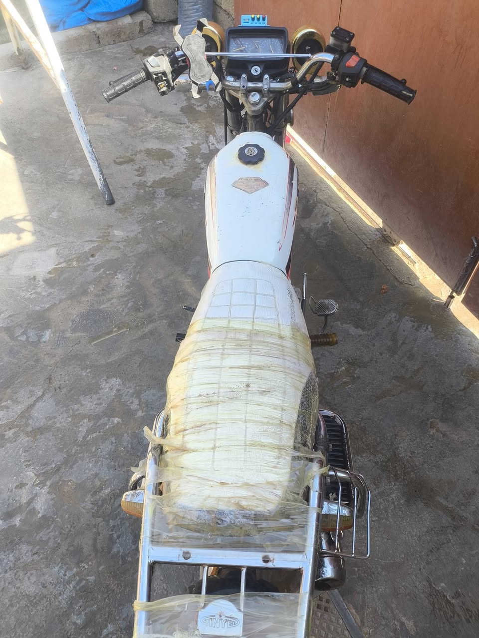 ماطور جني للبيع نضيف كهربائيات شغاله سلف وهندر شغال للبيع المكان بيجي حي الاسمده السعر 350وبي مجال للشراي الرقم ***********

