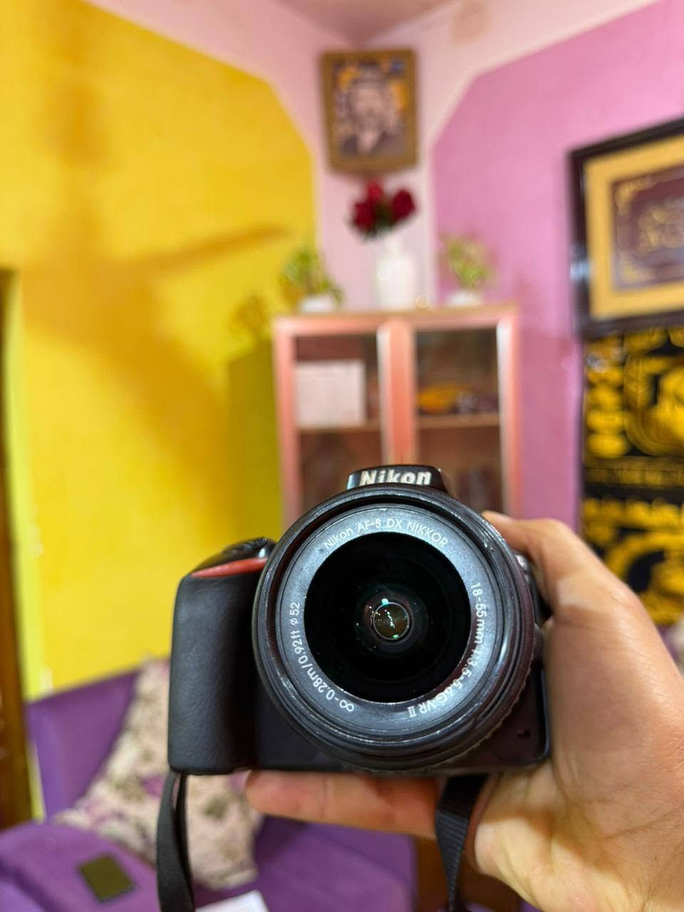 📸 للبيع كاميرا Nikon D5600

كاميرا نيكون D5600 بحالة جيدة جداً، والتصوير نظيف وعالي الجودة ومناسبة للتصوير الشخصي، المناسبات والمبتدئين والمحترفين.

🔹 المحتويات والملحقات:
• كاميرا Nikon D5600
• عدسة 18-55mm
• عدسة 70-300mm
• عدد 3 بطاريات أصلية 🔋
• شاحن أصلي
• جميع الملحقات جاهزة للتسليم

⚠️ ملاحظة مهمة:
عدسة 70-300mm يوجد فيها خلل بالماطور (الأوتوفوكس)، لكن العدسة تصور ونظافتها عالية، لذلك تم توضيح الخلل بكل شفافية.

📷 الكاميرا والعدسة 18-55 مناسبة للتصوير بشكل ممتاز، والـ70-300 خيار ممتاز للزووم والتصوير من مسافات بعيدة.

💰 السعر: ٣٧٥
📍 البيع للجادين فقط
📩 للاستفسار والتواصل: ***********
📍 ذيقار سوق الشيوخ
