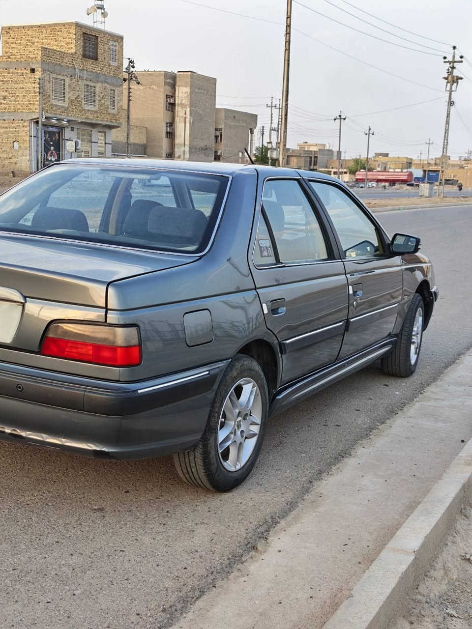 السلام عليكم بيجو بارص موديل 2023 شهر 12 السيارة كفالة عامة ماعدا شخوط اثر طخات بايسكل ودراجه   مثل ما موضح بالصور  رقم ميسان  مكانها العمارة  السيارة ثاني يوم تحويل مباشر السياره نضيفه  تبريد ثلج السيارة ماشية 37 الف كيلو 
السعر 75 $ وبيها مجال  الشراي يتصل على الرقم  ***********
