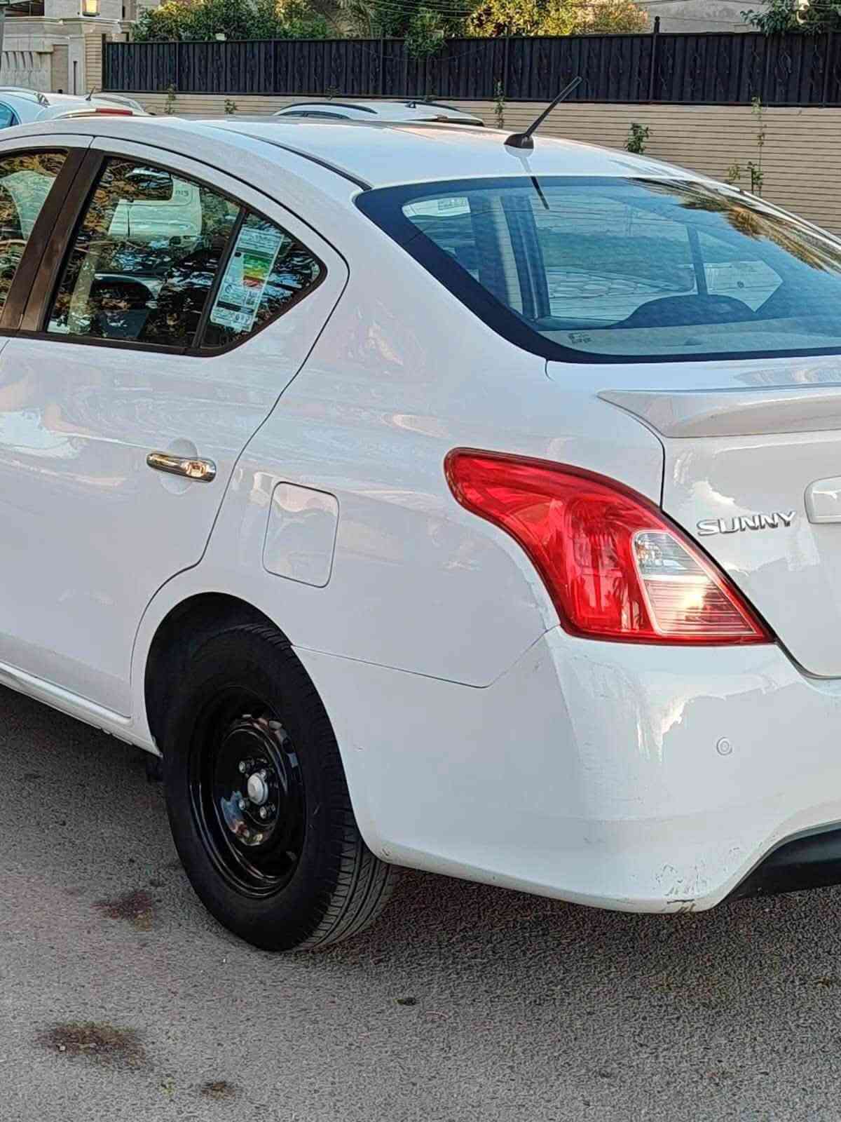 سلام عليكم نيسان سني هندي موديل ٢٠٢٤ سيارة جديدة حيل فول مواصفات أربع جام كهرباء وقطعتين تبريد مكفول عدا بس بارد بسيط السعر ١٢٠$ وبيها مجال حك الجيه مكاني بغداد البياع الاتصال ***********

نص مكتوب في الصور:
- @7.zne