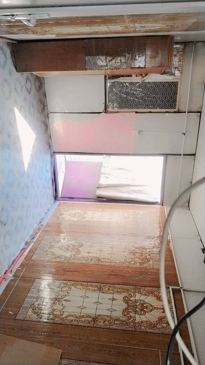 سلام عليكم كرفان كامل بدون ارضية للبيع... يحتوي على غرفتين ومطبخ وحمام... بغداد حي الاعلام...*********** واتساب
