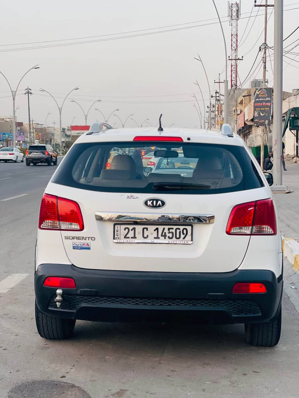 kia sorento 2012 
بۆفرۆشتن 
١٨٥ هەزار رۆیشتووە و تبرید مرکزیة 
وەرەقەی بەنزین و سەنەوی و کامل بەناو خۆمە 
سەیارەکە پاکە و بێ کێشەیە هیچی پێوە نیە غەیری دوو پارچەی بچوک لەسەر سنوقی پشتەوە 
گێر و مەکینەی کەپسە و دەسکاری نەکراوە 

*********** Singapore
