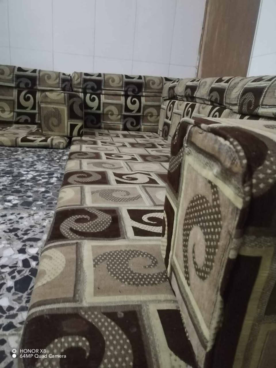 جلسه عربيه ٧ دواشك ١٤ متر سعرها ١٥٠ مكانها نجف حي ميسان مقابيل العسكري *********** بيه وتساب Singapore

نص مكتوب في الصور:
- O HONOR X8 64MP Quad Camera
- HONOR X8 64MP Quad Camera
- O HONOR X8
- 64MP Quad Camera
- HONOR X8