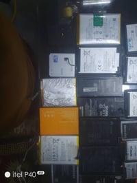 صبحكم الله بالخير والبركه حبايب عندي مايقارب ٥٥بطاريه مشكل للبيع  مكان...