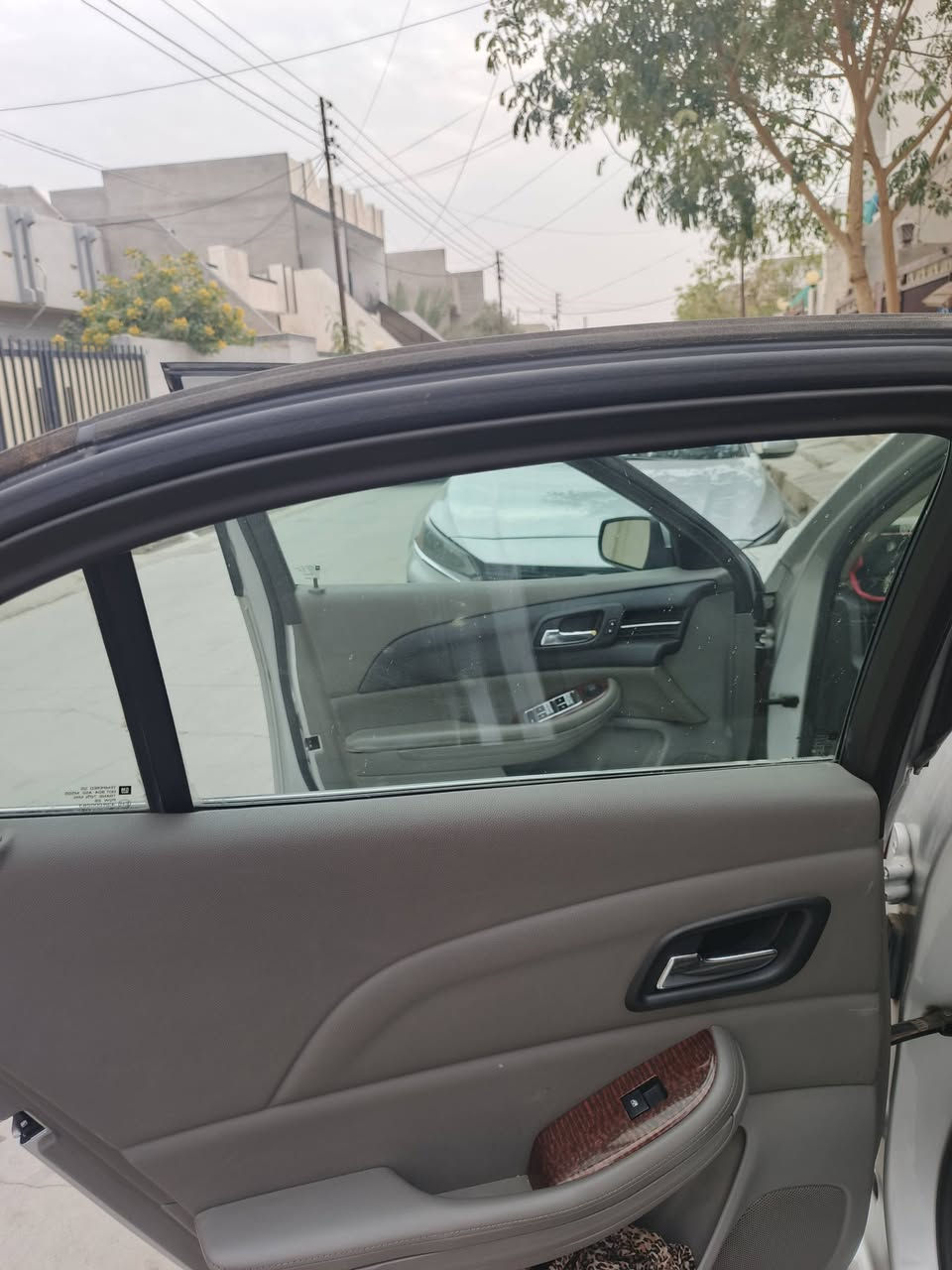 سلام عليكم ماليبو موديل٢٠١٣ خليجي كلين بدون لاضربه ولاتبديل ولاصبغ محرك بشرط اربعه ٢٤٠٠ تنفس طبيعي كير بشرط سيارة نضيفه بدون نواقص فقط بيه شبر صبغ جاملغ الخلفي سنويه جديدة دفتر بانزين بيه رقم اربيل لوحات جديد بسمي تحويل مباشر سعر ٩٢ورقه /تلفون ***********مكاني كركوك
