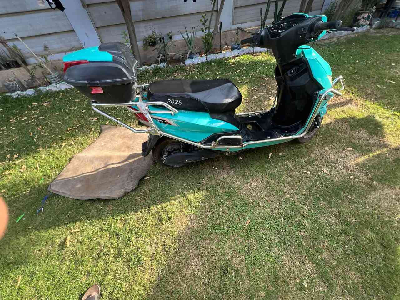 السلام عليكم اخون دراجه شحن سكنس ملف 1500 /72v واكف العقل مالته العقل سعره 50 الف الدراجه كامله مابيه اي نقص تجي تفحص كامله مكمله اطيك العقل الواكف خاف تريد تصله لو تريد تبدله بكيفك اخون الدراجه ما اعرف شكد تسوه بيش تفيد تعال اخذه بس قيم ب اليرضي بي الله الرقم *********** المكان بغداد
