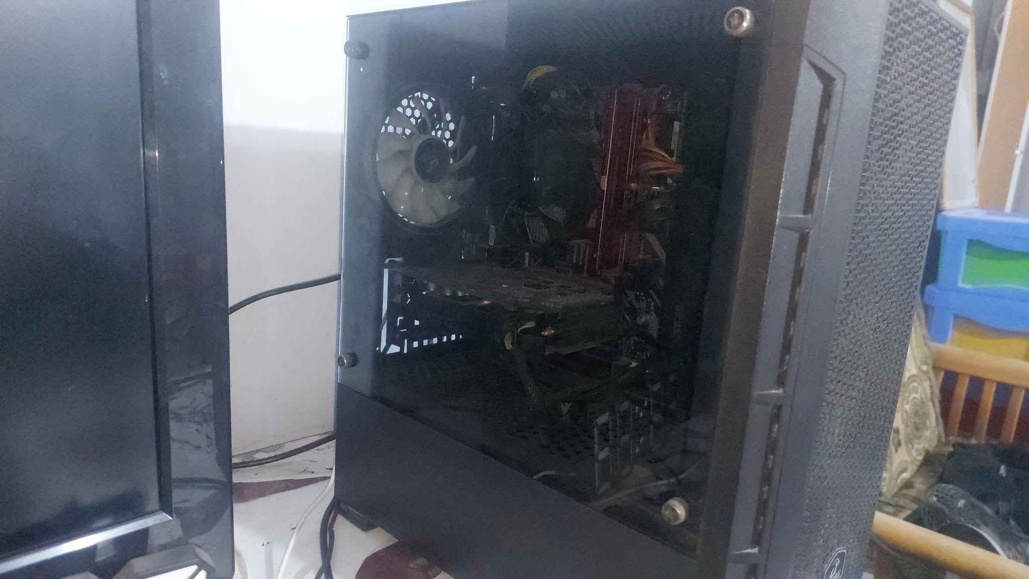يا الله اللهم صل على محمد وال محمد عيني شباب عندي بي سي للبيع 
مذربورد Asus H310m-k
معالج intel i5 9400f 
كارت الشاشة Msi Gtx 1650 super
الرامات corsair 3200 16G
هارد Mass Ssd 128G + هارد 1 تيرا
بور سبلاي Mass 650w وياها  يو بي اس اوفلاين وماوس وكيبورد وميكروفون 
السعر خاص او التواصل واتساب 
***********
الاتصال
***********
