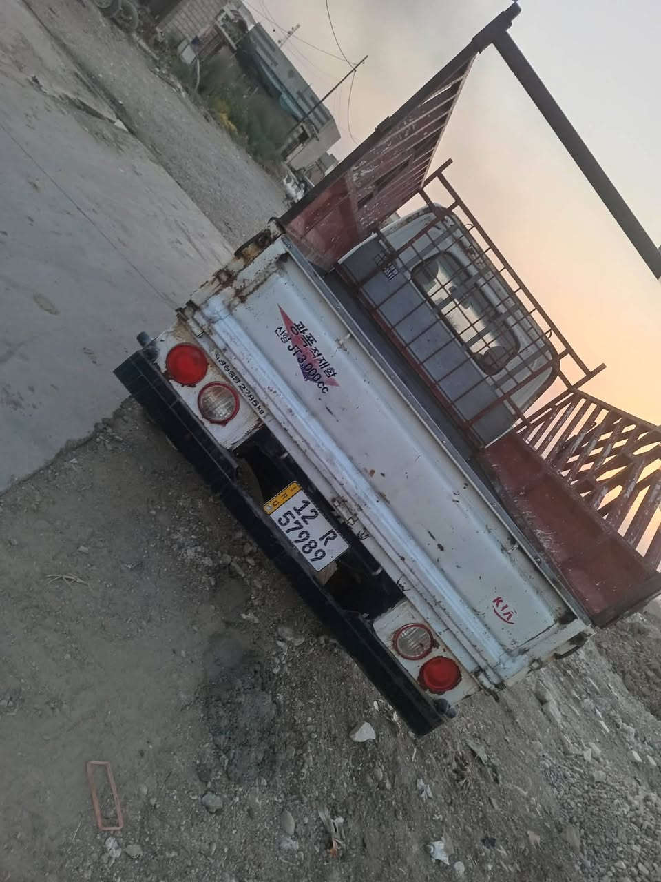 سلام عليكم  للبيع كيا فونتيرا موديل 2000 مكفول من كول شي جاهز سيارة بسمي
سعره ب٦٤ بي مجال عنوان موصل قرب سيطرت كوجلي /***********
***********
