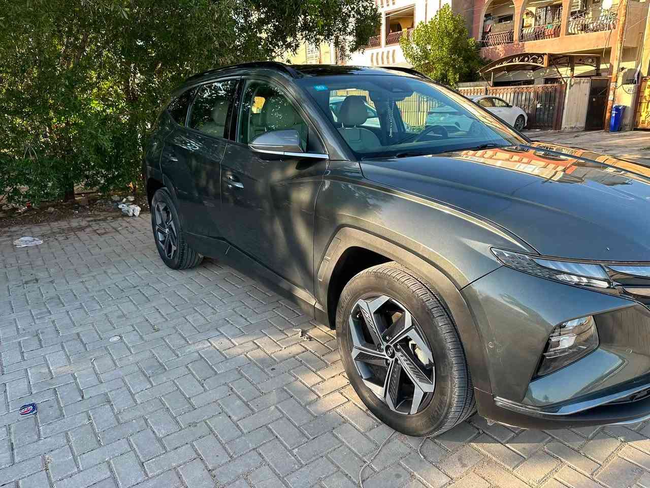 HYUNDAI TUCSON HYBRID PLUG-lN 2024
 
📍السيارة موجودة في بغداد للتواصل *********** 

هيونداي توسان هايبرد + بلكن 2024
المسافة المقطوعه 29000km
اللون . فيراني    
محرك. 1600ccهايبرد 
الموديل 2024
مرقم بغداد 

                  ======= الاضافات👇👇 ======

فتحه بانوراما  
شاشة كبيره نفكيشن 
بصمة .
رادار امامي
 مانع تصادم
تحديد مسرب .
نقطة عمياء .
كاميرا خلفيه
كاميرا عداد 5 
كاميرا 360
كراسي جلد .
كراسي كهرباء عداد 2
طارة مدفية .
كراسي مدفية + مبرد 
مثبت سرعة
تحكم ستيرنج
نظام قيادة ذاتية 
تشغيل عن بعد سياره 
شاحن وايرلس
هاند بريك كهربائي
حساسات خلفيه + اماميه 
دفع رباعي 4X4 
باب خلفي كهرباء 
اضويه اماميه زنون LED
كشافات ضبابي LED 
اضويه خلفيه LED
نظام GPS+ خرائط 
3 انظمة قياده Sport /ECO / Normal
كندشن مركزي امامي + خلفي 
تحريك السياره عن طريق بصمه 
بلوتوث 
مدخل AUX + USB

🚗🚗حادث السيارة كما موضح في الصور 🚗🚗
بيها بارد بصيط بل جنطه 
السعر / 19500
