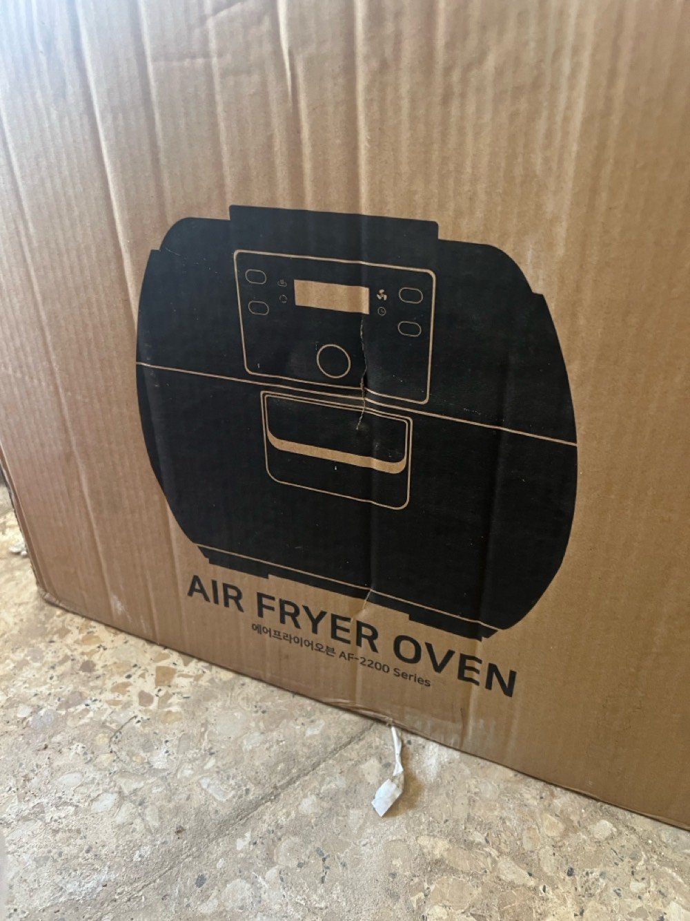 قلاية هوائية بالة جديد ممستعملة 
السعر 80
العنوان بغداد
 قلاية هوائية (Air Fryer) ويا فرن صغير 🍗🍕

يعني تكدرين تستخدمينها لـ:

•  🍟 بطاطا بدون زيت أو بزيت قليل
•  🍗 دجاج وأجنحة
•  🥩 لحم
•  🍕 بيتزا
•  🧁 كيك ومعجنات
•  🔥 شوي وتحميص
•  ♨️ تسخين الأك
***********