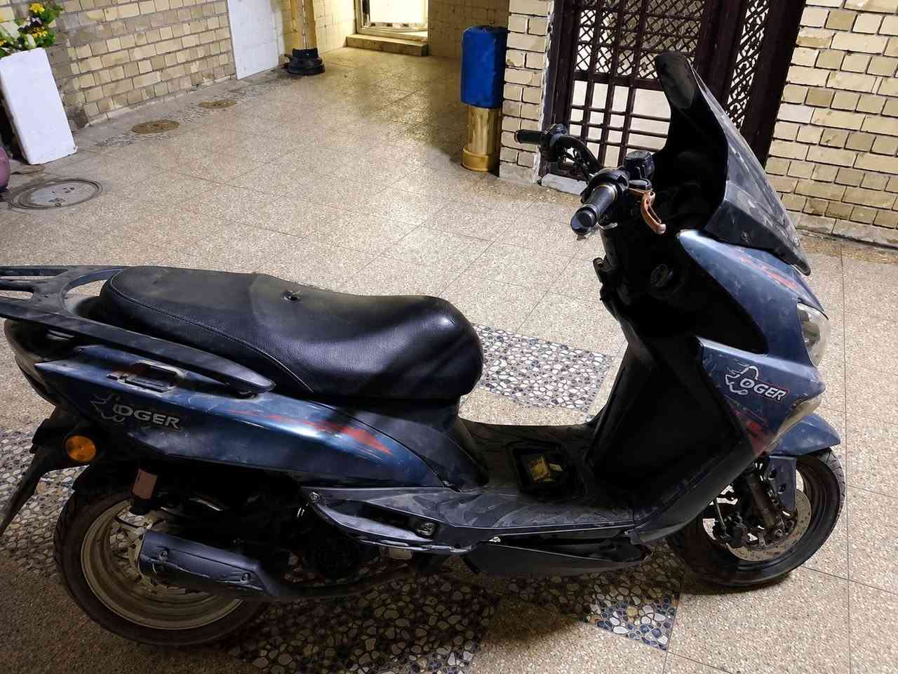 سلام عليكم  دراجه سكنس قفاز كوري مديل 2023  دراجه صالها سنه طافيه ابيعها كوم حديد سعر 150 الف مكان بغداد حي الكوفه 
رقم التواصل ***********
