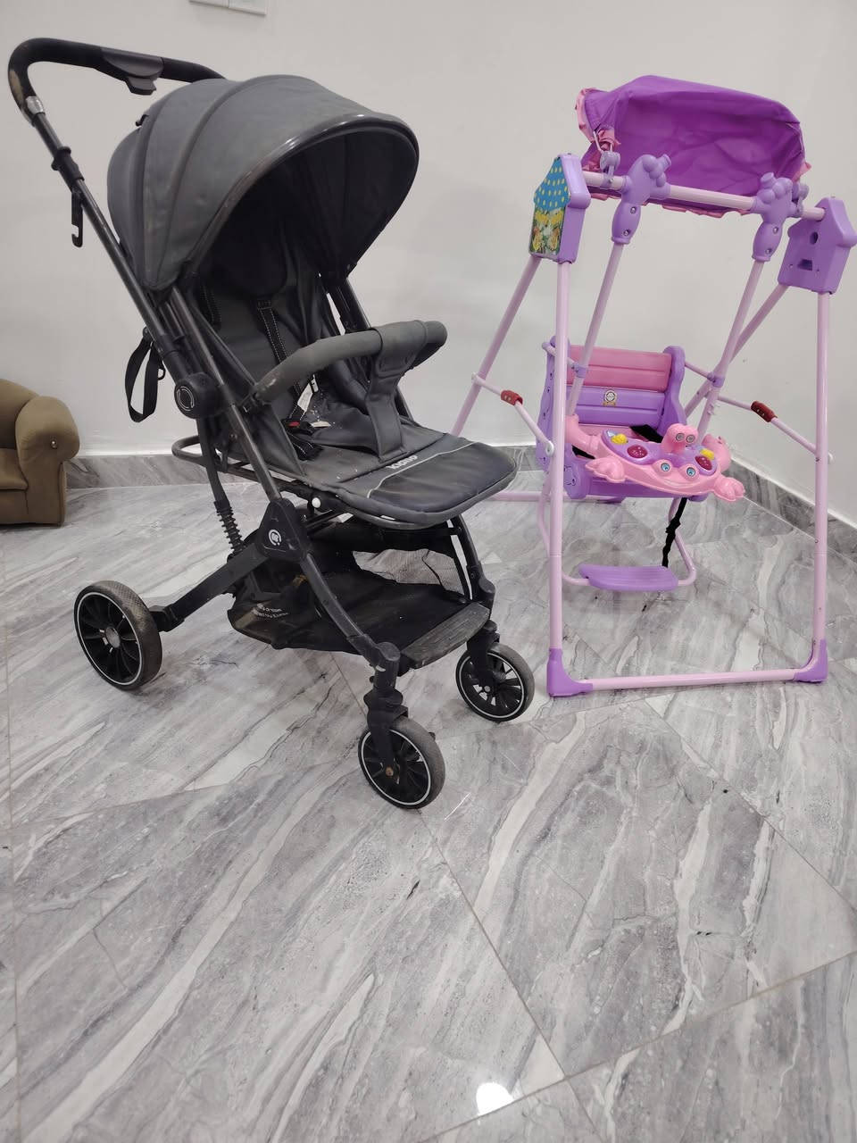 جغراض اطفال نضيفه وجديده عربانه ٨٠ جديده و. كاروك اطفال هزاز كهربائي وبلوتوث سعره ٨٥ مرجوحه سعره ٣٥ ويوجد توصيل بغداد ***********
