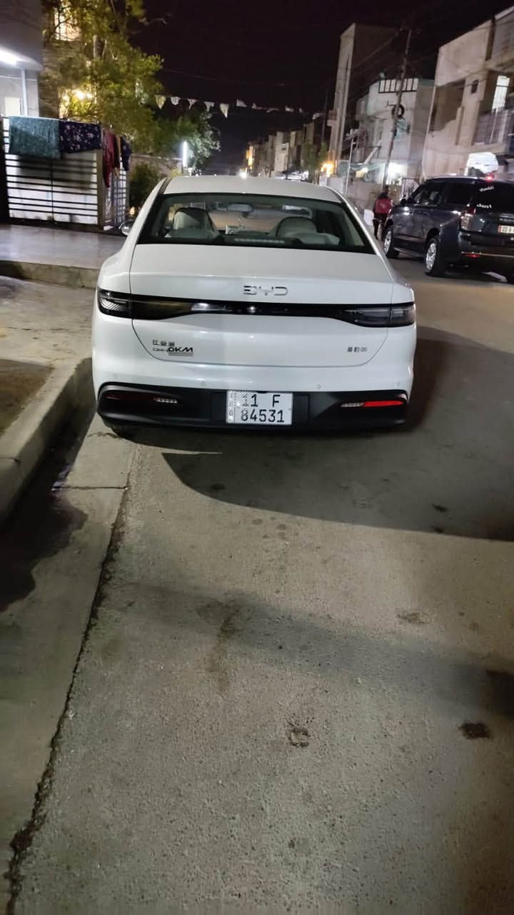السلام عليكم byd  سيل فايف للبيع موديل 2025ماشيه 35000بعده زيرو السعر 19700بيها مجال بسسيط بغداد البياع تقاطع الدرويش  ***********
