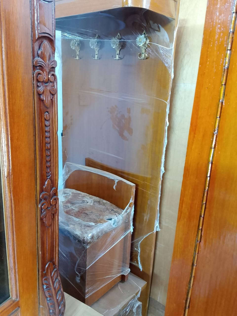 غرفه 5 باب صاج رقم واحد نضيفه السعر قفل 350 العنوان باب الجديد سوق نادي الفتوى الرياضي تليفوت *********** بي واتساب محل ابووسن@ زايد كمدينت ربط وكمدينت احذيه
