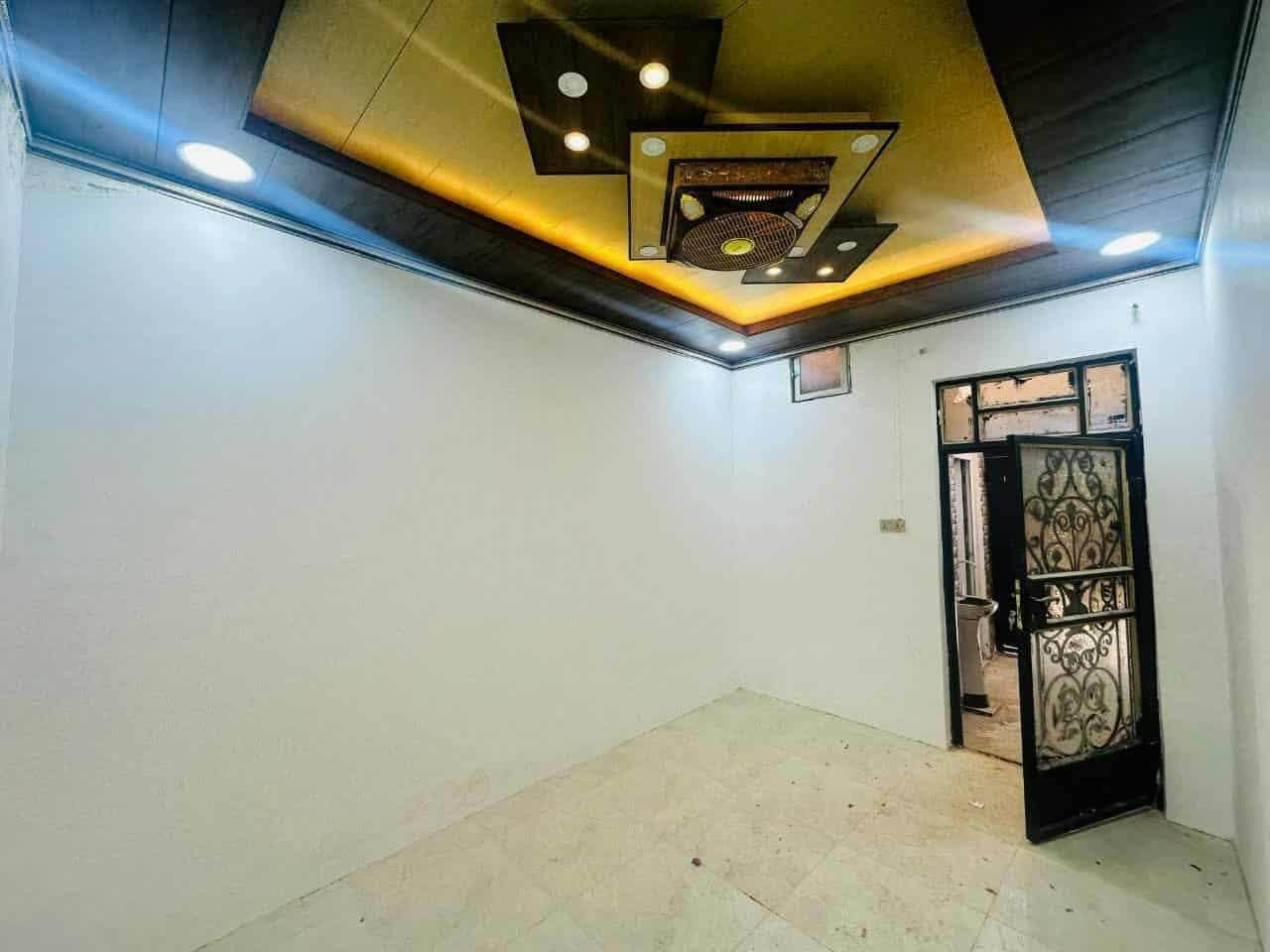 البيع 80 متر قرار 25 بشارع مطار القديم مقابيل عيادت البراكيه مال أسنان بناء طابوك جمهوري اساس صب سقف صب يحتوي على غرفه وصاله و ستقبال و غرفه فوك غير كامله و تخاريج  السعر 29 تفاصيل مراسله و تصال ***********
