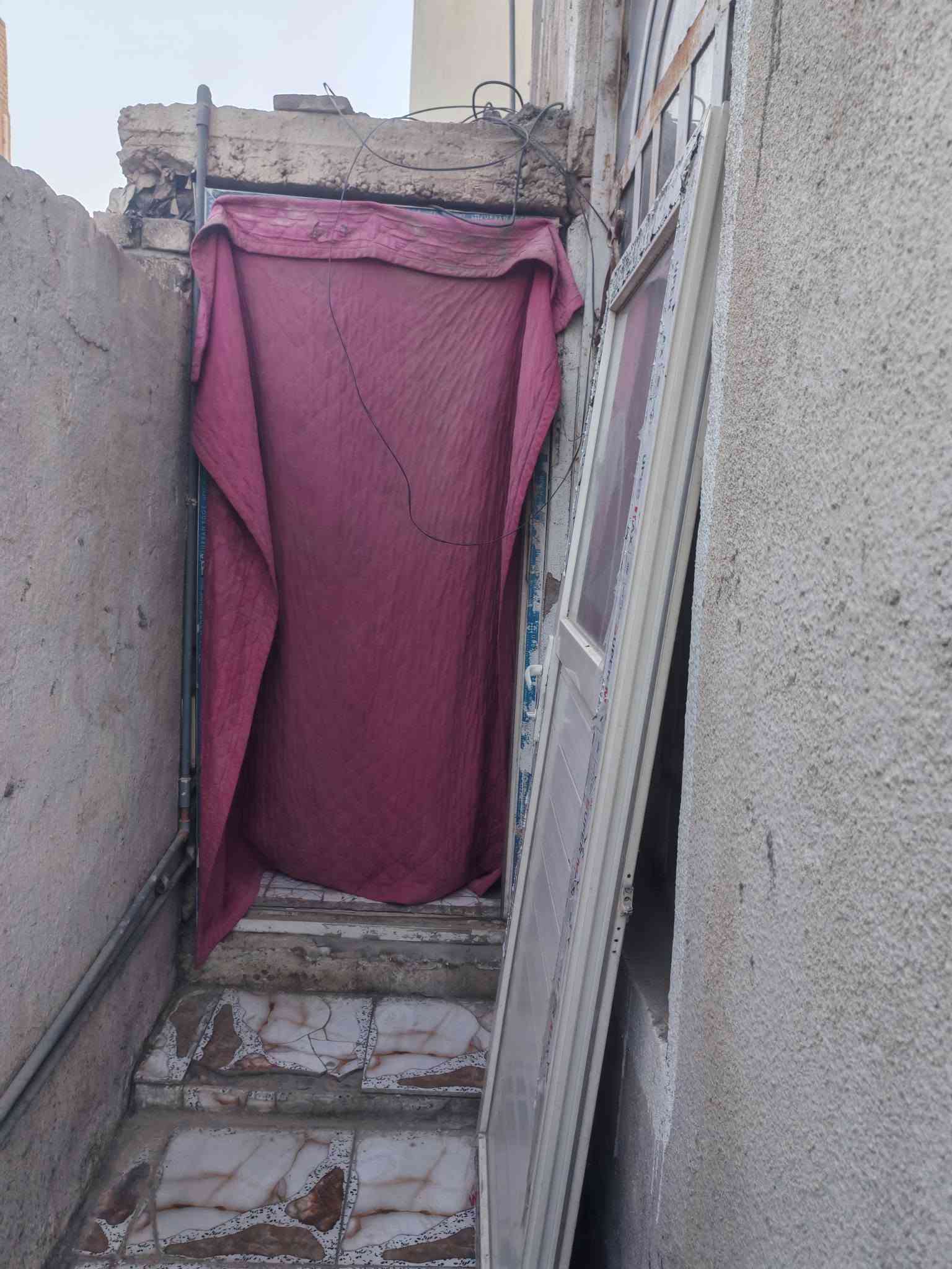 بيت مساحته 100مربع ركن عالي
يتكون من كلدور وصاله ومطبخ مع مجمع صحيات كامل وطارمه
وفوك غرفتين سقف مالتهم سندويج
العنوان نزله سعد بيجو طريق الزوار خدمات كامله تبعد عن جسر سيف سعد
100متر
طابو زراعي سند25

مكتب وعقارات الوارث
***********
