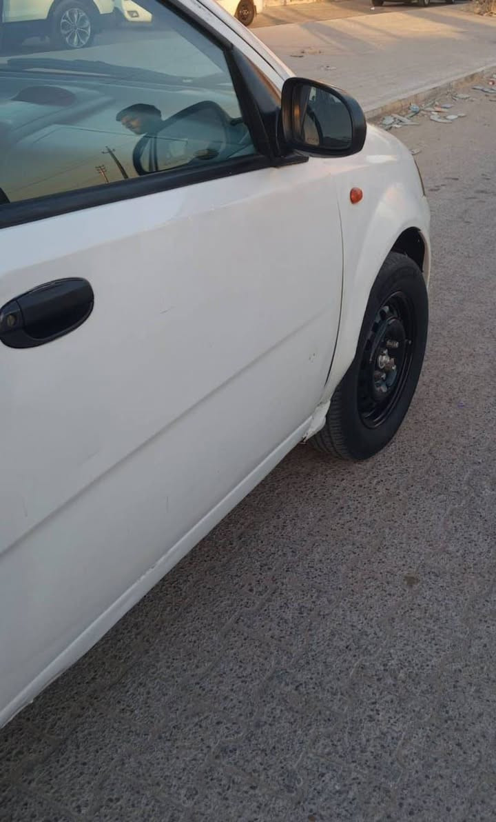 أفيو  ٢٠٠٦  گير ومكينة مكفولات  تبريد ثلج  گيرعادي مكينة نوع مفتوح
بدي بلادي سعر ٣٨ رقم الموبايل ***********
