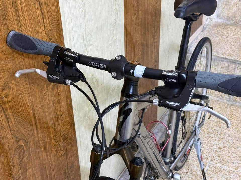 بايسكل Specialized الأمريكي 🇺🇲 للبيع 
المواصفات:
الحجم 28 قياس الفريم 49 cm 

الفريم المنيوم 

سستم شيمانو

المكينه الخلفيه Shimano Deore 

8سرع خلفيه 3 امامية

الشفترات Alivo

بريكات فحمات(سهلة وسريعه الصيانه)

تايرات ALEXRIMS بلادي 

دبل امامي تحكم قفل فتح 

الملحقات( هورن+لايت+فيدرالية خلفيه)

للتواصل واتس اب *********** السعر 260 وغير قابل للتفاوض
