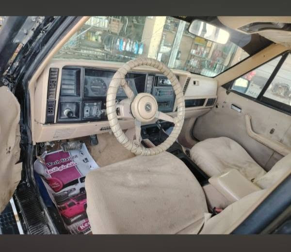 السلام عليكم جيب شيروكي موديل 91 للبيع السعر 35 بيها مجال للشراي مكان السيارة كربلاء السيارة خير من الله كير ومكينه بلادي شرط الامداور الاتصال على الرقم ***********
