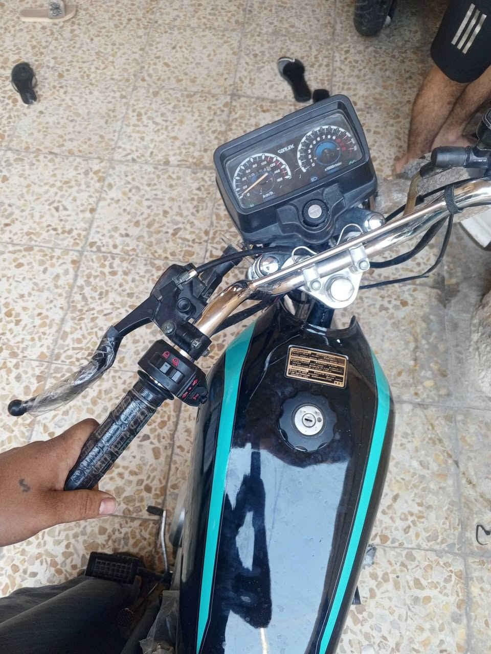 سلام عليكم دراجه يراني اربعه كير البيع دراجه نضيفه عوزه كبريتر ولايته سعر 500وبه ماجال مو شراي لا يعلق***********
