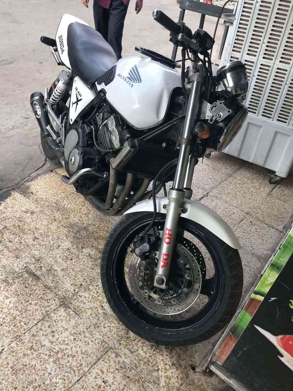 cb4 بۆ فرۆشتن
مەکینەی کراوەیە کەمێک دوکەڵیشی هەیە 
باقی کارەباییات و هەموو شتێکی بەشەرت بێ عەیب 
شوێن هەولێر عەنکاوە 
نرخ 650 دۆلار و کەمێک مەجال 
تکایە نەمە مەنێرن ئەوە ژمارەی خاوەنی 👇🏻
*********** أربيل, العراق
