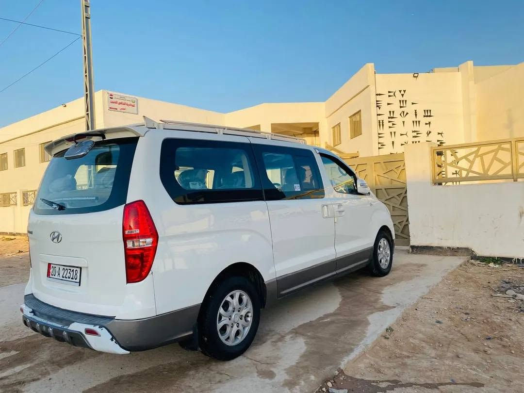 أسود • ٢٠١٢ • بدون صبغ