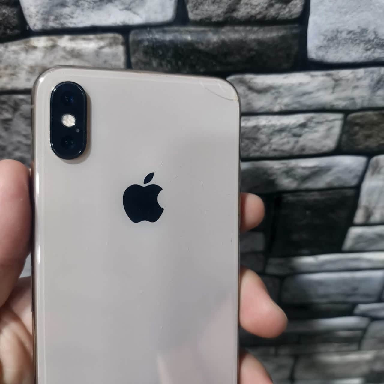 السلام عليكم
ايفون xs الصغير 
ذاكره 256
بطاريه 100 مستبدله 
فيس ايدي شغال 
الجهاز نضيف جدا وماناقصه شي
سعره ( 180 )  وبي مجال 
مكاني حله 
رقمي ***********
