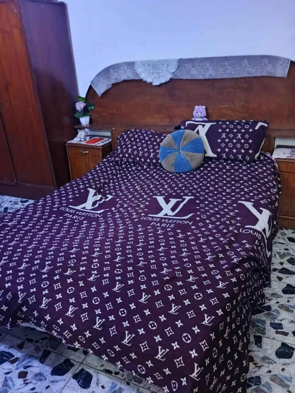 السلام عليكم طباخ وغرفه نوم نقص ميز مرايا سعر طباخ 125جدثد ستعمل شهرين وغرفه نوم ١٧٥ بيها مجال عنوان بغداد باب الشرجي***********
