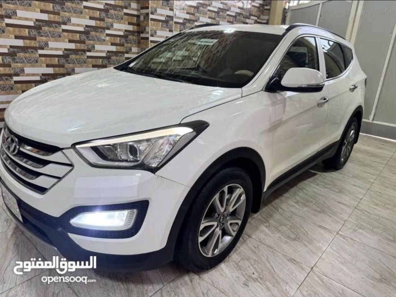 سنتافي ٢٠١٥ خليجي
٦ سلندر  فورويل 
مكفولة من الضربة والصبغ فقط طخات بسيطة 
سيارة ماشية ١١٧ الف كيلو منظومة تبريد جديدة سيارة مامتعوبة  تحويل مباشر سنوية بأسمي 
العنوان / بصرة كرمة علي 
السعر ١٦٥ وبيها مجال بسيط
***********

نص مكتوب في الصور:
- السوق المفتوح opensooq.com
- 3 / 7
- السوق المفتوح
- opensooq.com
- دردش
- 077221100XX