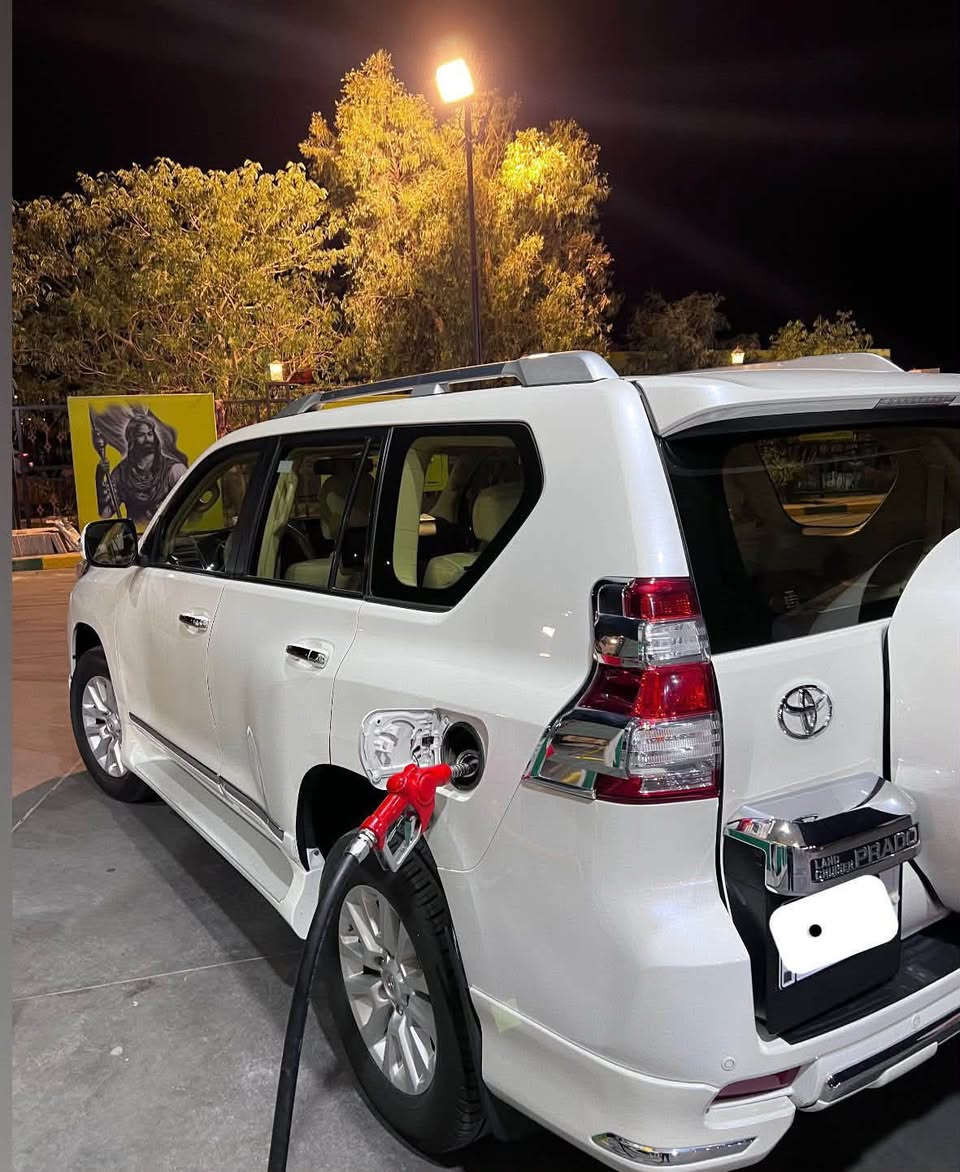 السلام عليكم مكلف بلنشر
موديل2016 VXR
ماشيه 125 الف حقيقي 
بيها بارد ب بالباب السايق 
و بيها تكمه شويه جهه صدر
رقم بغداد الجديد
السعر315 وبيه مجال بسيط
مكان سياره نجف  شارع الروان 
***********
